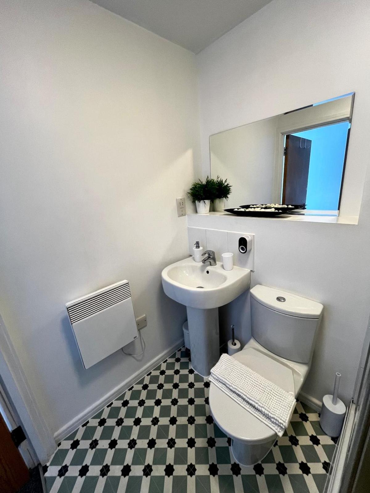 Serene 2-Bed Flat With Canal Views - Coop Live & Ethiad مانشستر المظهر الخارجي الصورة