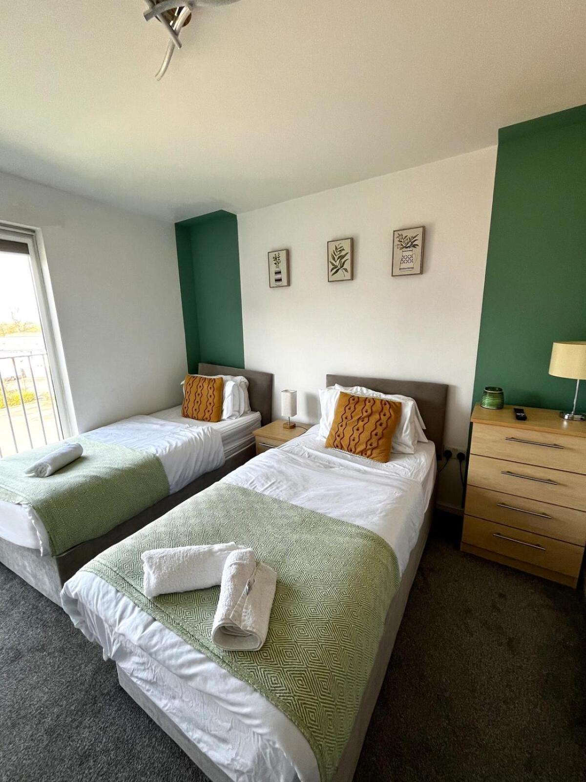 Serene 2-Bed Flat With Canal Views - Coop Live & Ethiad مانشستر المظهر الخارجي الصورة