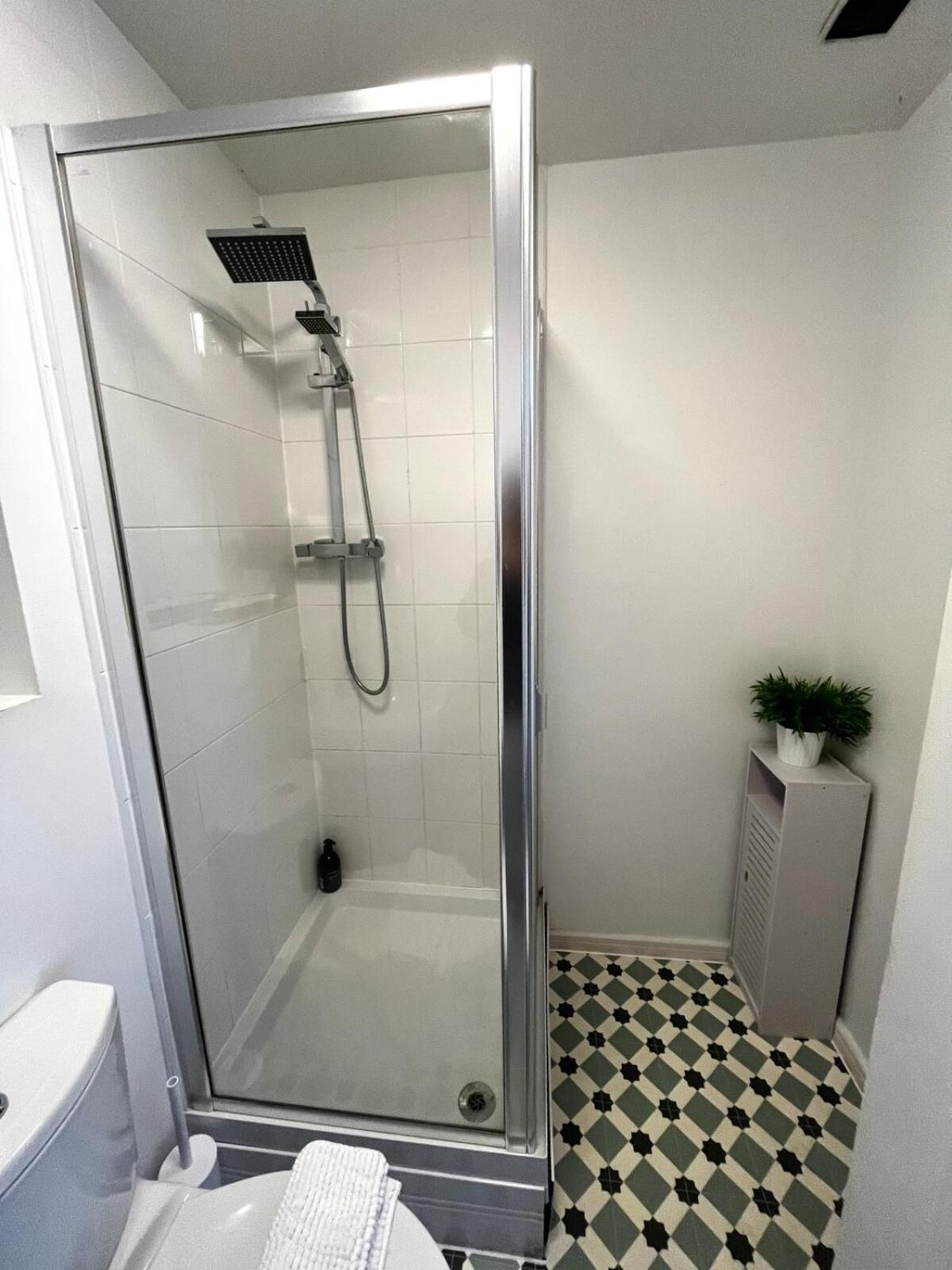 Serene 2-Bed Flat With Canal Views - Coop Live & Ethiad مانشستر المظهر الخارجي الصورة